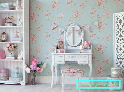 Children's dressing table with a mirror for girls: features of choice