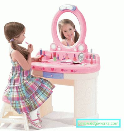 Children's dressing table with a mirror for girls: features of choice