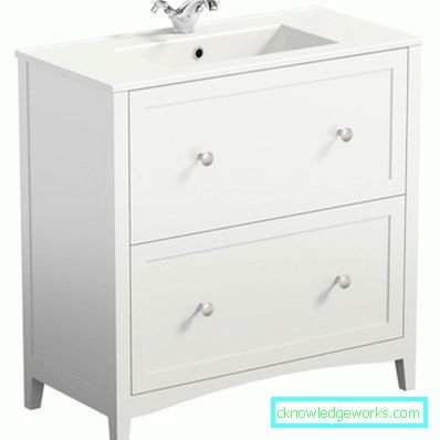 Chest of drawers in the bathroom