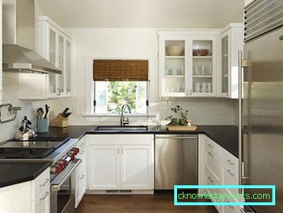 Design a small kitchen area of ​​7 square. m with fridge