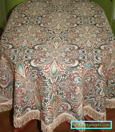 Round tablecloth for the kitchen table Round tablecloth for the kitchen table