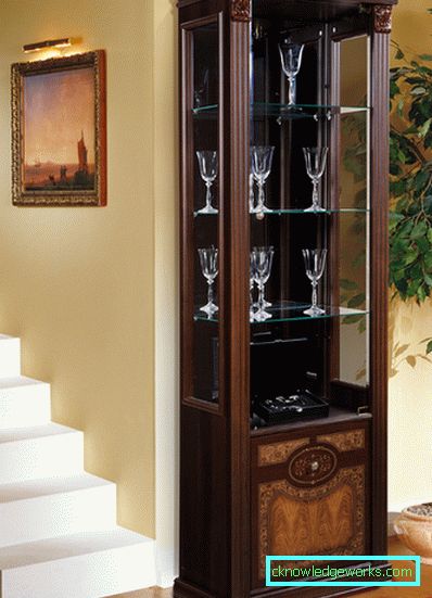 Floor standing freestanding kitchen cupboard