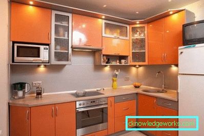 Orange kitchen in the interior - a successful combination