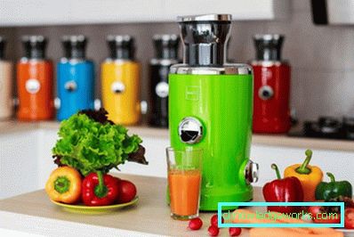 Juicer for hard fruits and vegetables