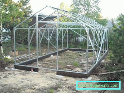 56-Polycarbonate greenhouse with its own